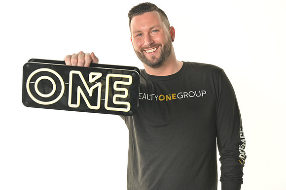 Realty One-0094