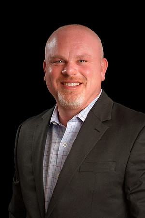 MB Biz Head-24_retouched Black background vignette